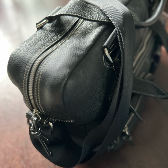 Danier Leather Leather weekender bag - Picture 4 of 10